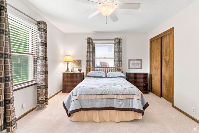 3015 Tamarak Drive, Manhattan, KS 66503