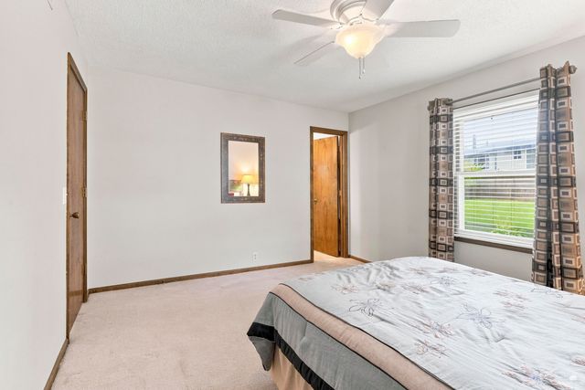 3015 Tamarak Drive, Manhattan, KS 66503