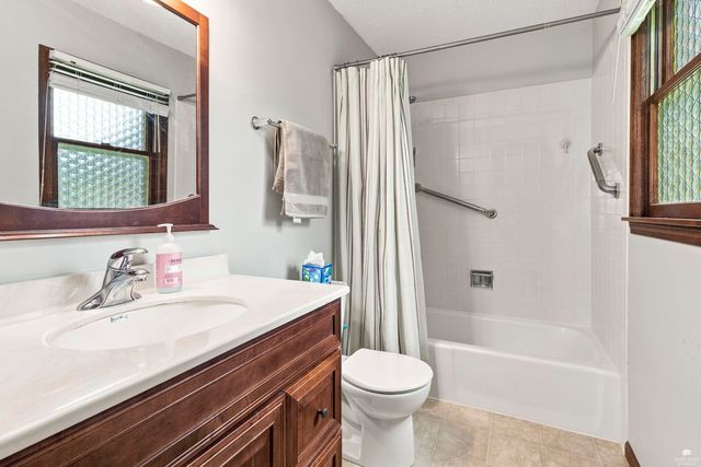 3015 Tamarak Drive, Manhattan, KS 66503