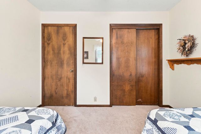 3015 Tamarak Drive, Manhattan, KS 66503