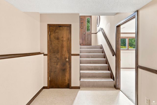 3015 Tamarak Drive, Manhattan, KS 66503