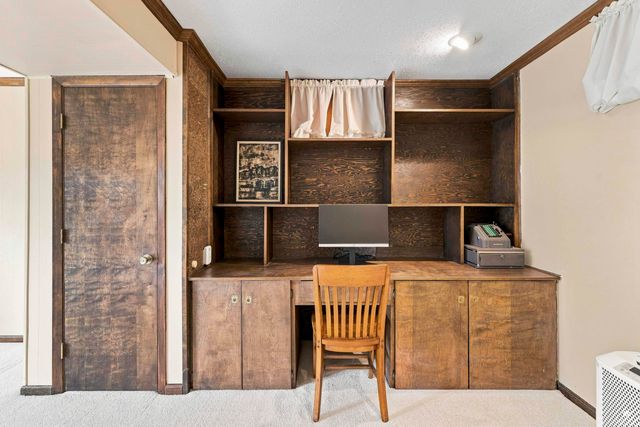 3015 Tamarak Drive, Manhattan, KS 66503