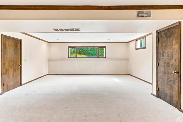 3015 Tamarak Drive, Manhattan, KS 66503