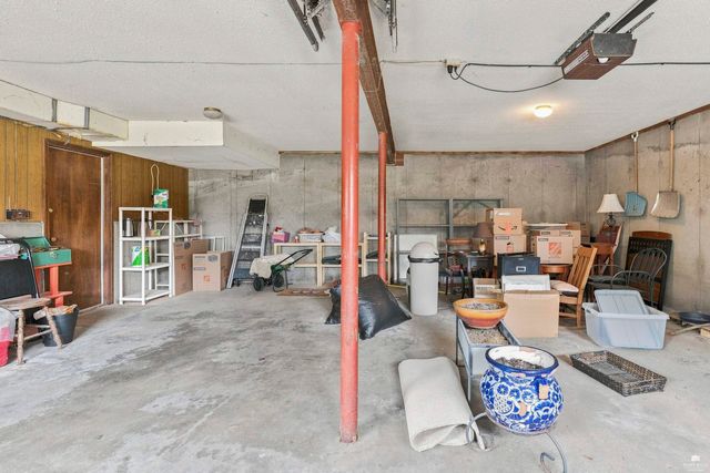 3015 Tamarak Drive, Manhattan, KS 66503