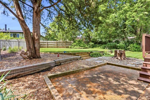 3015 Tamarak Drive, Manhattan, KS 66503