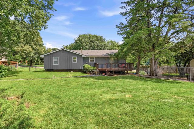 3015 Tamarak Drive, Manhattan, KS 66503