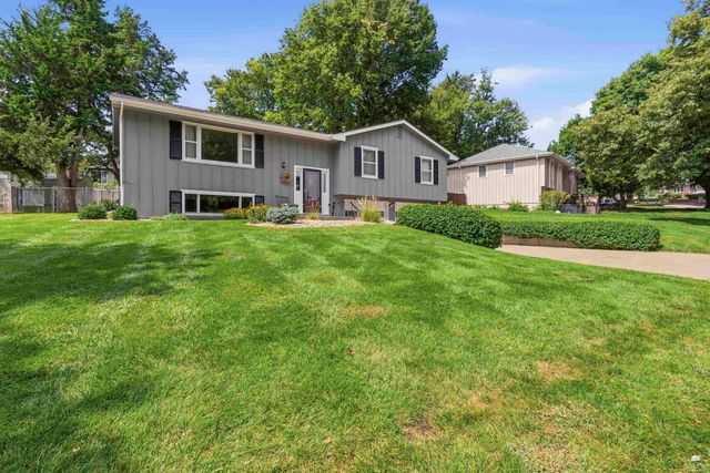 3015 Tamarak Drive, Manhattan, KS 66503