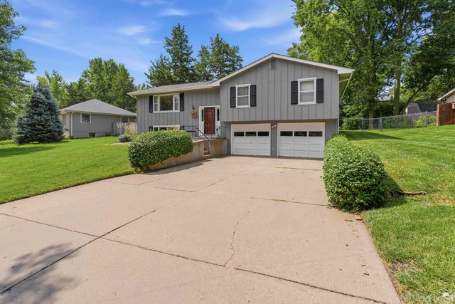 3015 Tamarak Drive, Manhattan, KS 66503