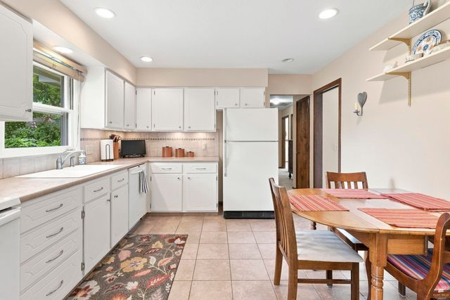 3015 Tamarak Drive, Manhattan, KS 66503