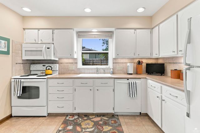 3015 Tamarak Drive, Manhattan, KS 66503