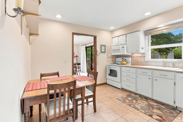 3015 Tamarak Drive, Manhattan, KS 66503