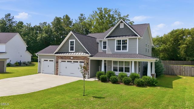 1612 Lizzie Lou Court, Hope Mills, NC 28348