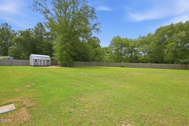 1612 Lizzie Lou Court, Hope Mills, NC 28348