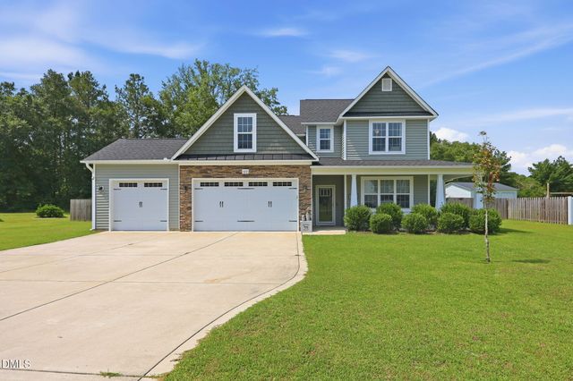 1612 Lizzie Lou Court, Hope Mills, NC 28348