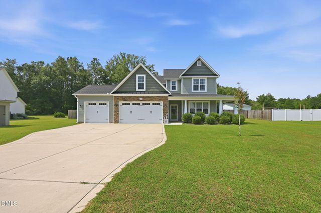 1612 Lizzie Lou Court, Hope Mills, NC 28348