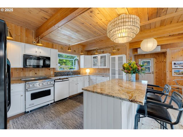 53461 SAFE Rd, Bandon, OR 97411