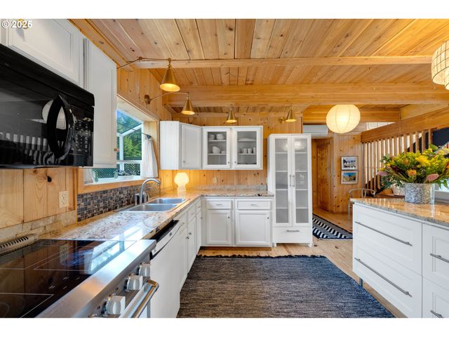 53461 SAFE Rd, Bandon, OR 97411