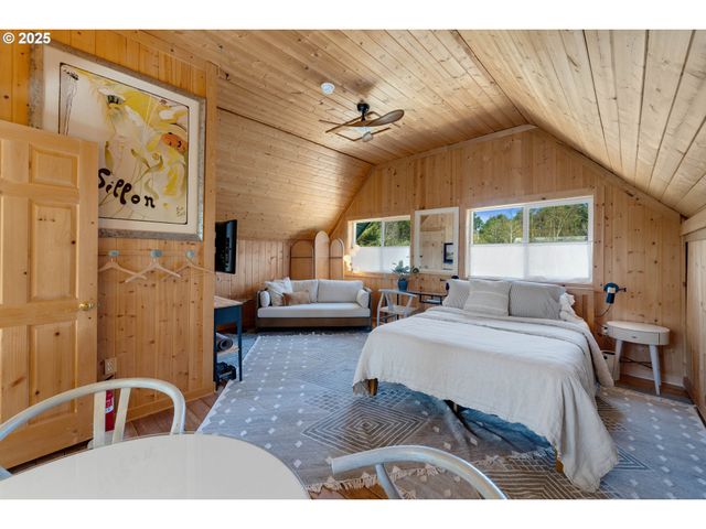 53461 SAFE Rd, Bandon, OR 97411