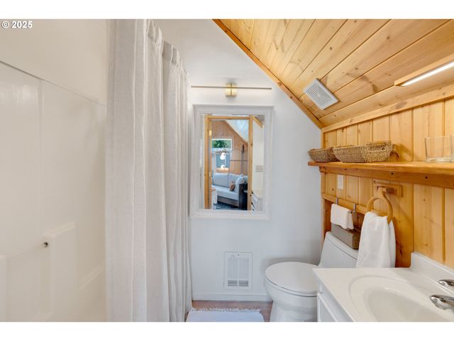 53461 SAFE Rd, Bandon, OR 97411