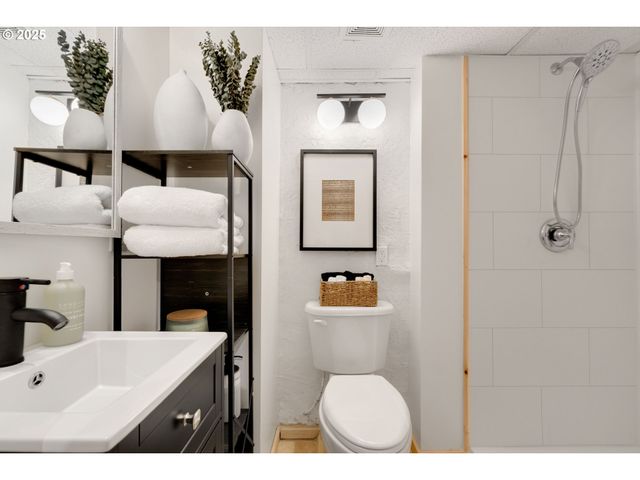 53461 SAFE Rd, Bandon, OR 97411