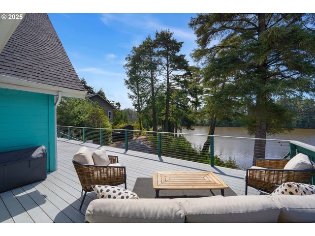 53461 SAFE Rd, Bandon, OR 97411