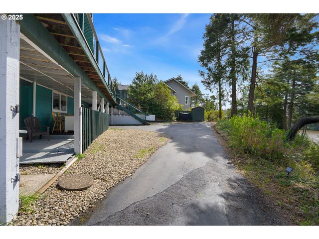 53461 SAFE Rd, Bandon, OR 97411