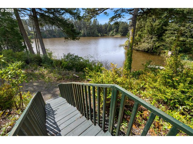 53461 SAFE Rd, Bandon, OR 97411