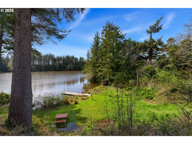 53461 SAFE Rd, Bandon, OR 97411