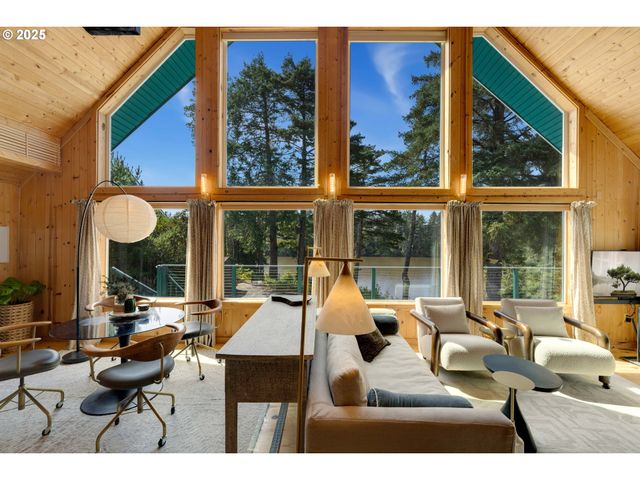 53461 SAFE Rd, Bandon, OR 97411