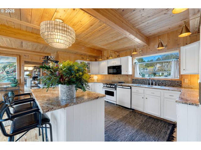 53461 SAFE Rd, Bandon, OR 97411