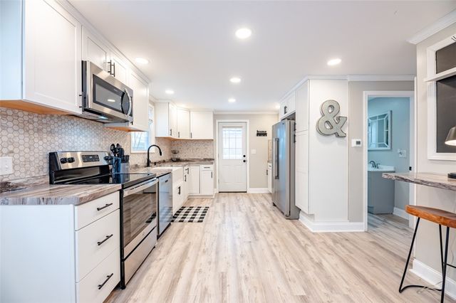 157 Leonard Road, Greece, NY 14616