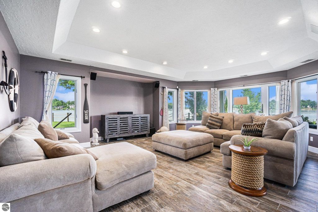 Image 23 of property listing at 265 Lakeshore Drive, Battle Creek, MI 49015