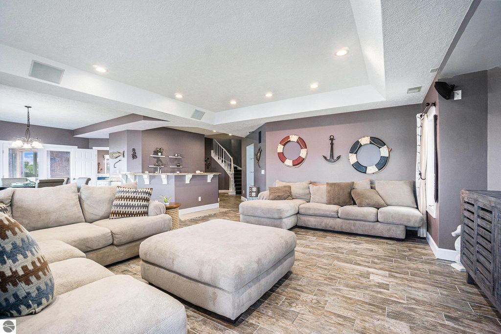 Image 24 of property listing at 265 Lakeshore Drive, Battle Creek, MI 49015