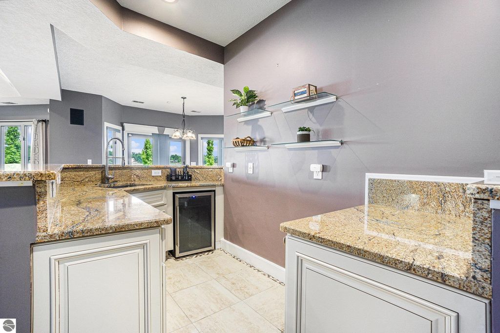 Image 25 of property listing at 265 Lakeshore Drive, Battle Creek, MI 49015