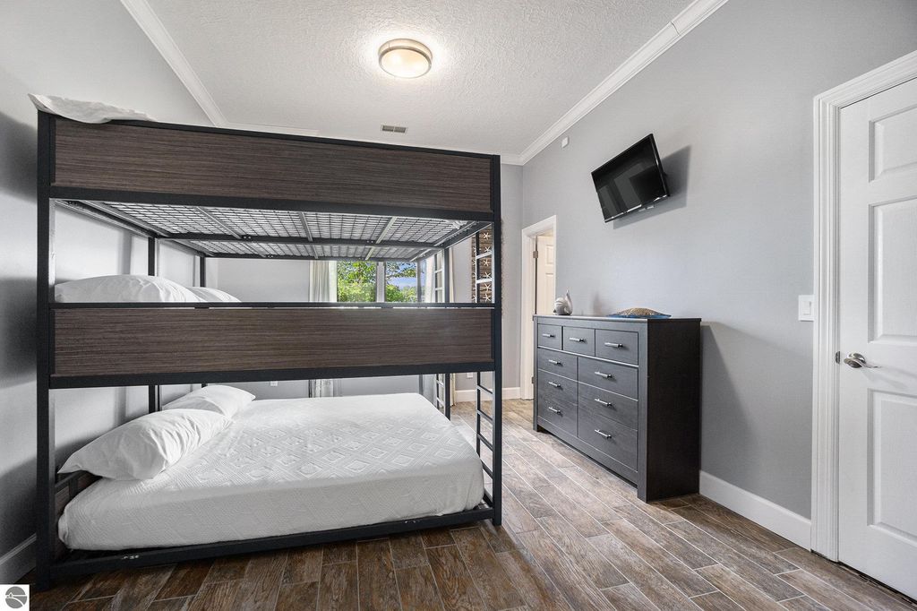 Image 30 of property listing at 265 Lakeshore Drive, Battle Creek, MI 49015