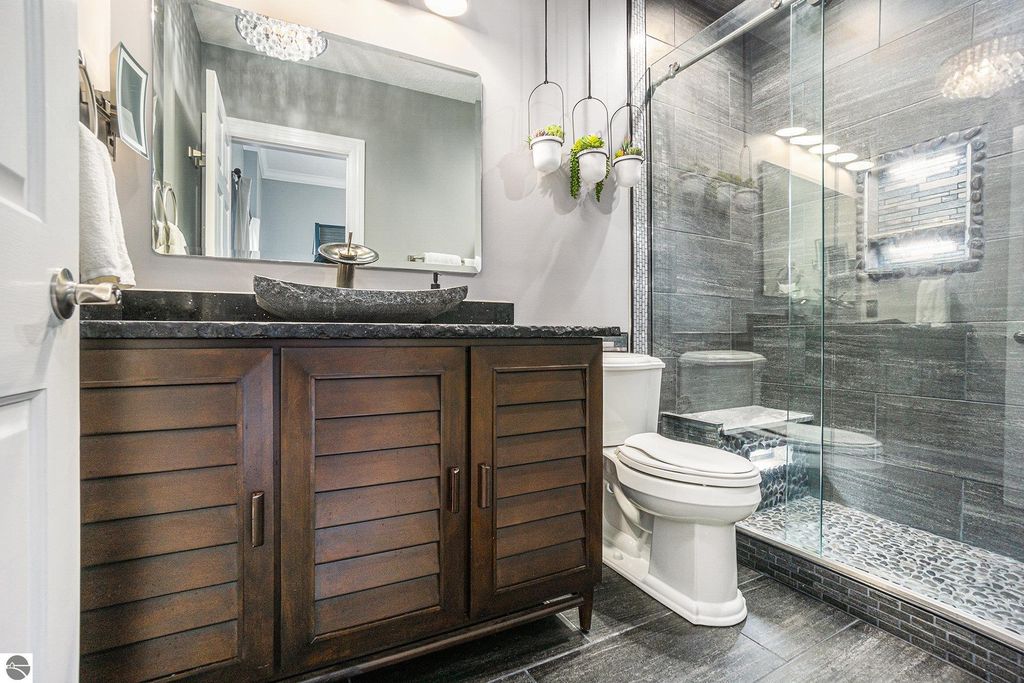 Image 31 of property listing at 265 Lakeshore Drive, Battle Creek, MI 49015