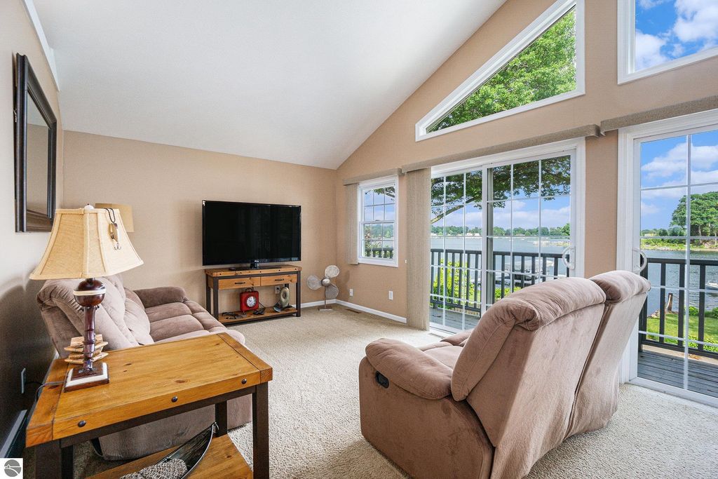 Image 34 of property listing at 265 Lakeshore Drive, Battle Creek, MI 49015