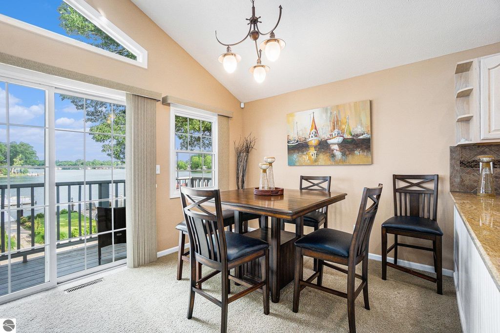 Image 35 of property listing at 265 Lakeshore Drive, Battle Creek, MI 49015