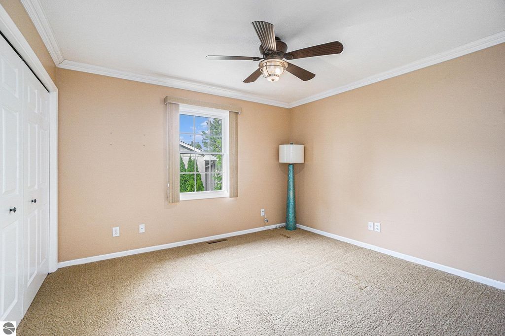 Image 39 of property listing at 265 Lakeshore Drive, Battle Creek, MI 49015