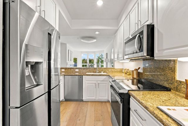 880 Meridian Bay Lane 114, Foster City, CA 94404