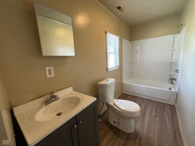5062 W Regent Street, Indianapolis, IN 46241