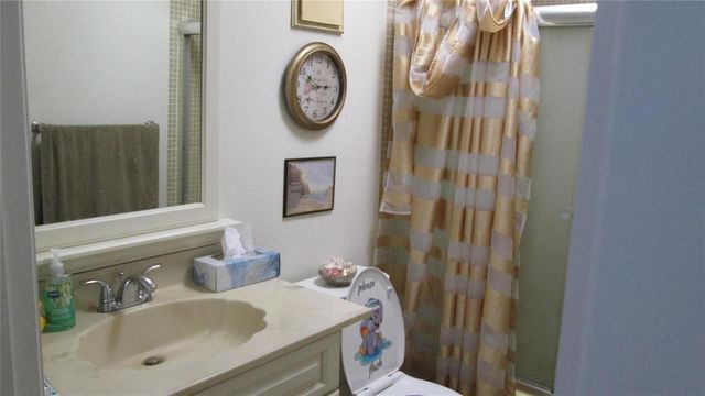 3321 NW 47th Terrace 223, Lauderdale Lakes, FL 33319