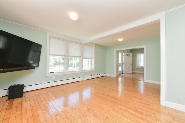 19 Lafayette Avenue, Buzzards Bay, MA 02532