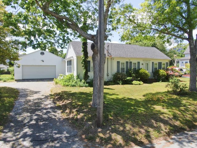 19 Lafayette Avenue, Buzzards Bay, MA 02532