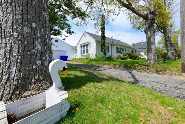19 Lafayette Avenue, Buzzards Bay, MA 02532