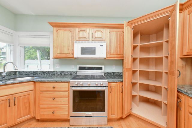 19 Lafayette Avenue, Buzzards Bay, MA 02532