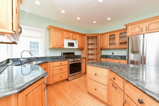 19 Lafayette Avenue, Buzzards Bay, MA 02532
