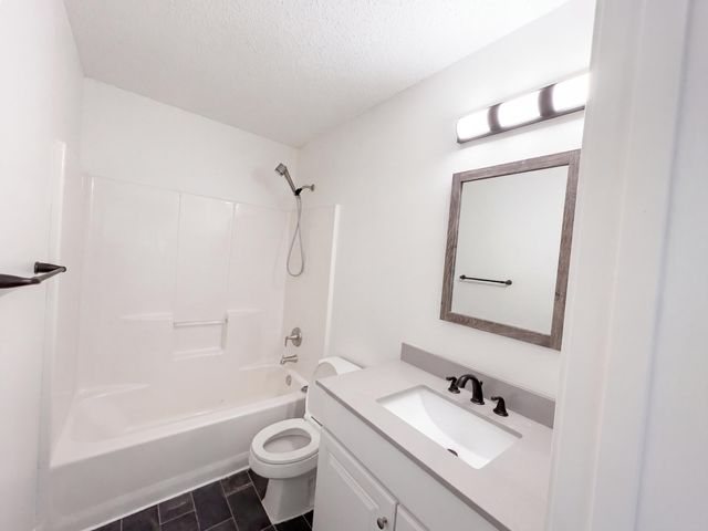 3372 S Western Avenue, Springfield, MO 65807