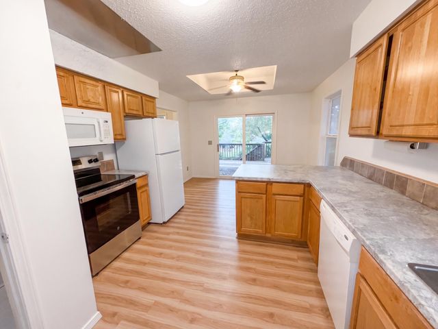 3372 S Western Avenue, Springfield, MO 65807