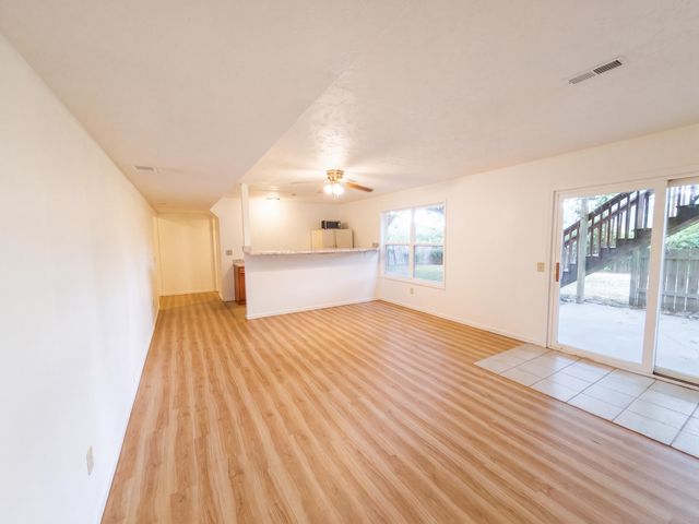 3372 S Western Avenue, Springfield, MO 65807